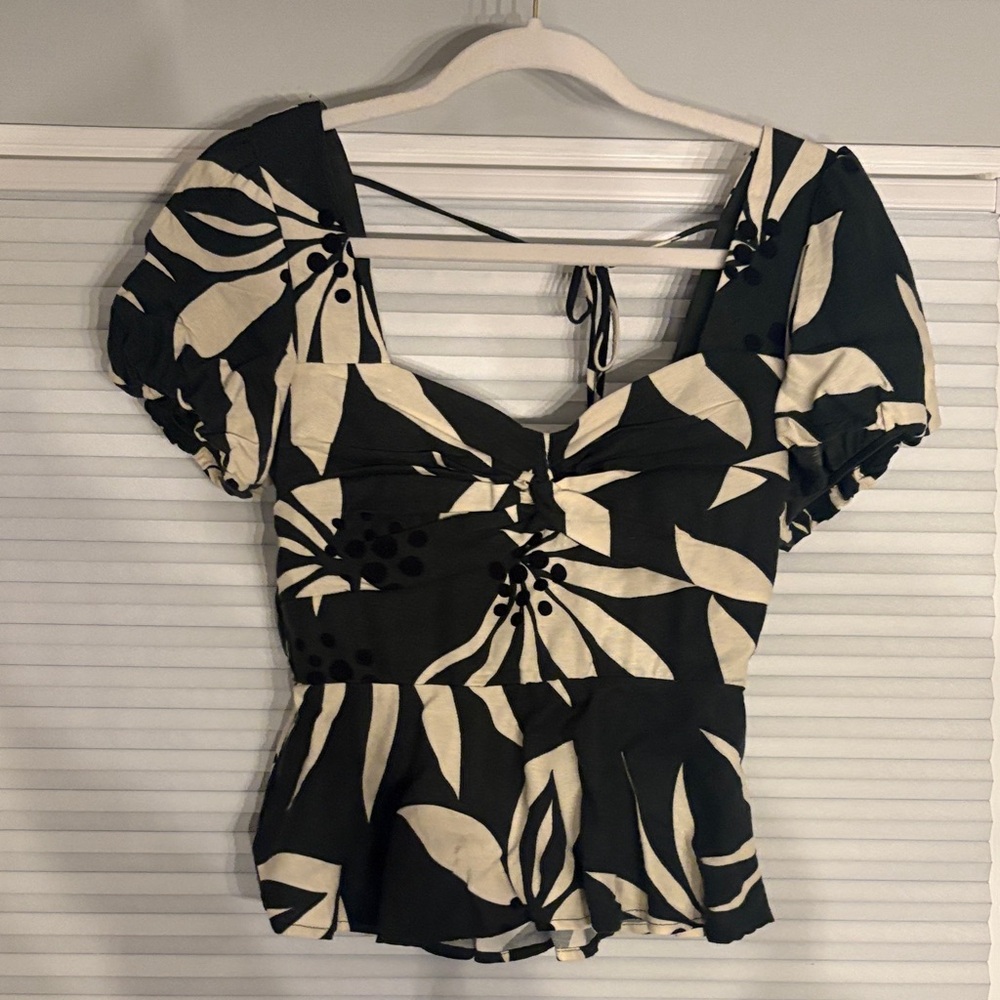 Francesca's Collections Black and Cream Floral Blouse